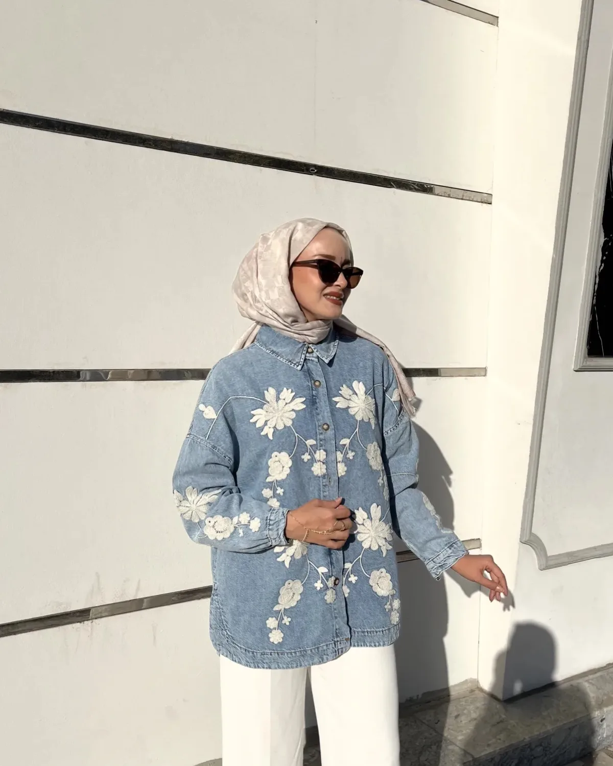 Çiçek Nakışlı Kot ceket