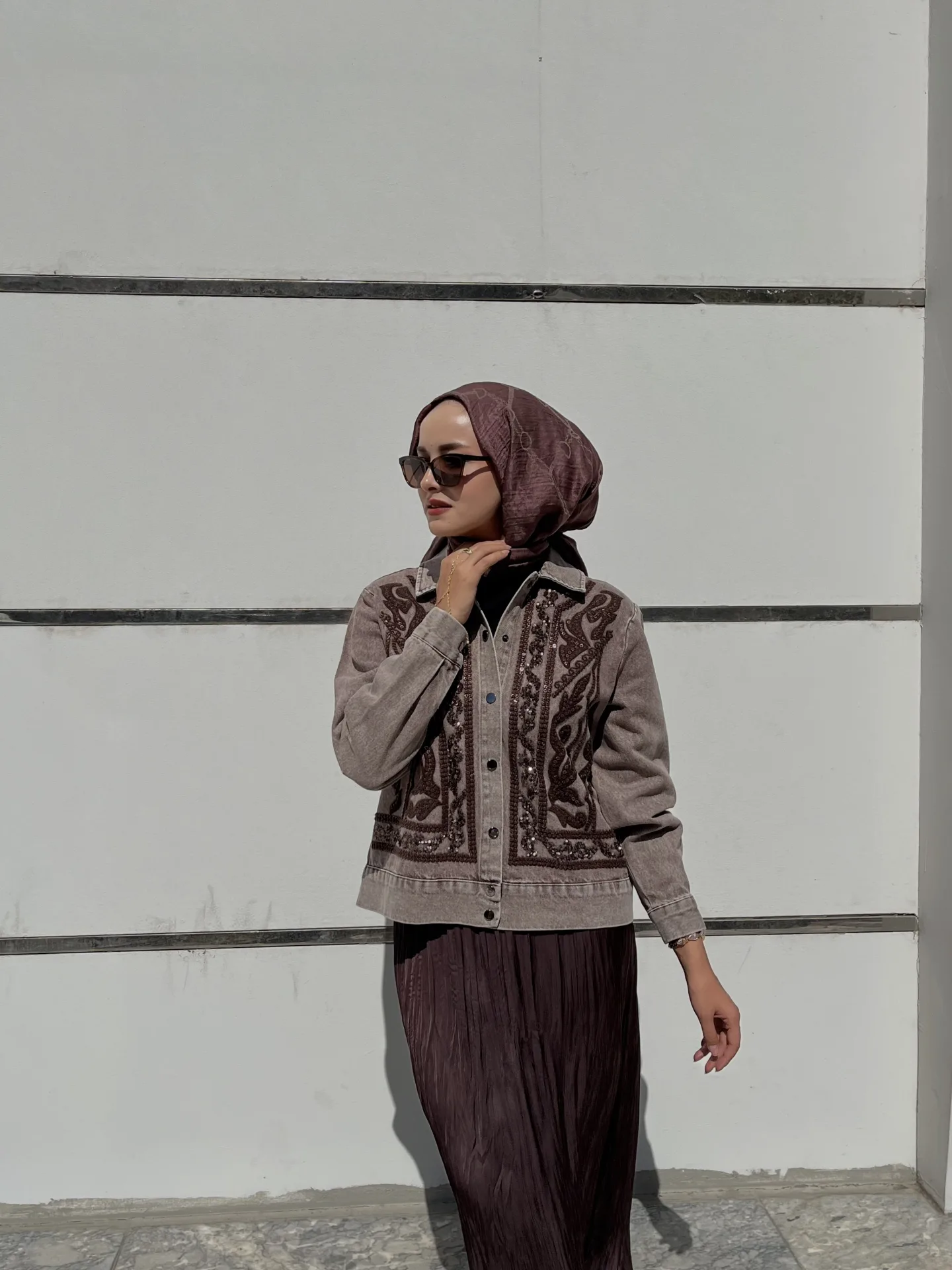 Taş ve Nakış işlemeli Kot ceket
